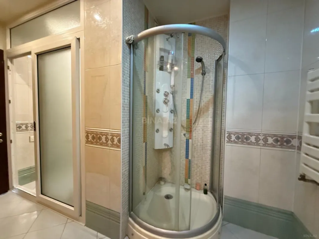 Satılır 4 otaqlı mənzil 210 m²