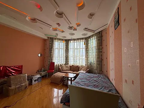 Satılır 4 otaqlı mənzil 210 m²