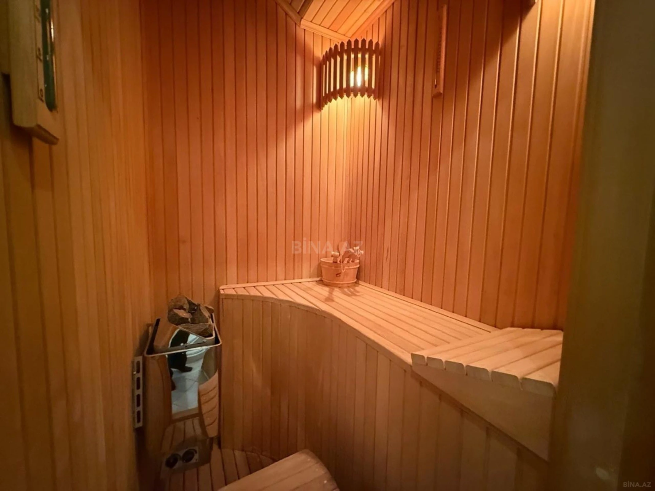 Satılır 4 otaqlı mənzil 210 m²