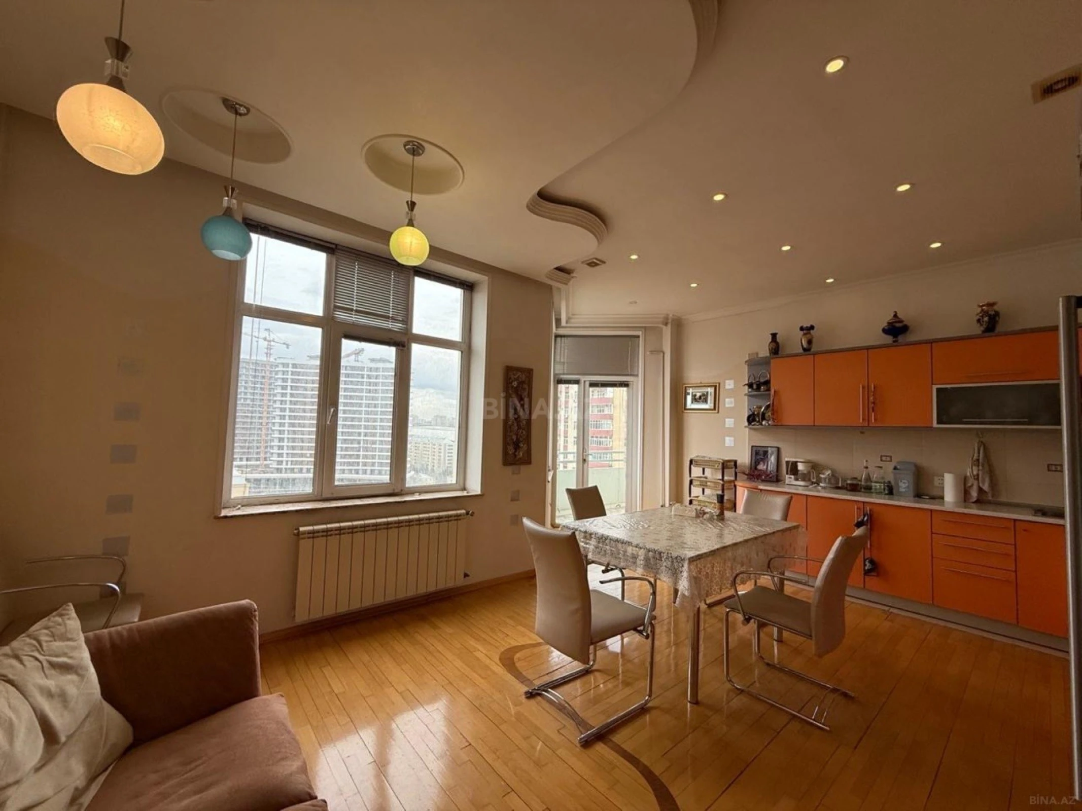Satılır 4 otaqlı mənzil 210 m²