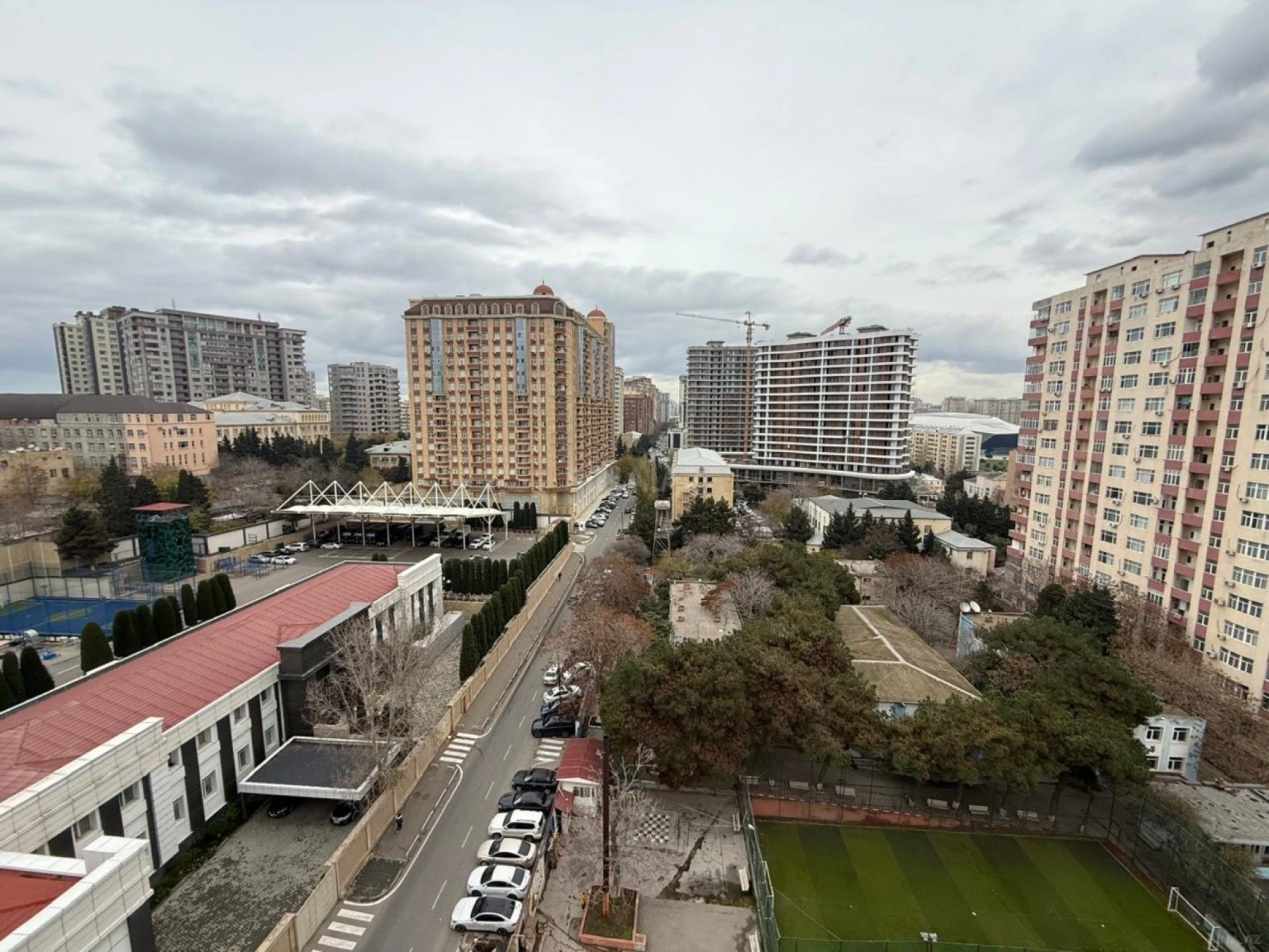 Satılır 4 otaqlı mənzil 210 m²