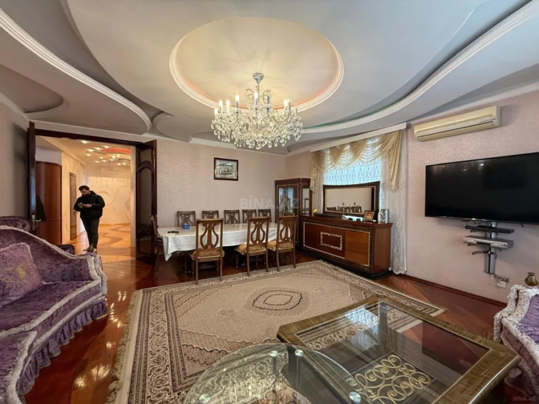 Satılır 4 otaqlı mənzil 210 m²