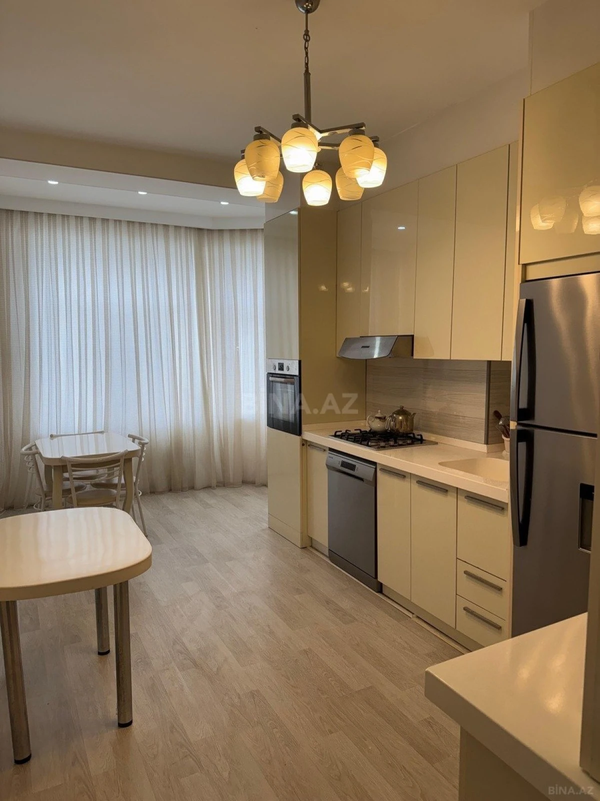 Satılır 3 otaqlı mənzil 120 m²