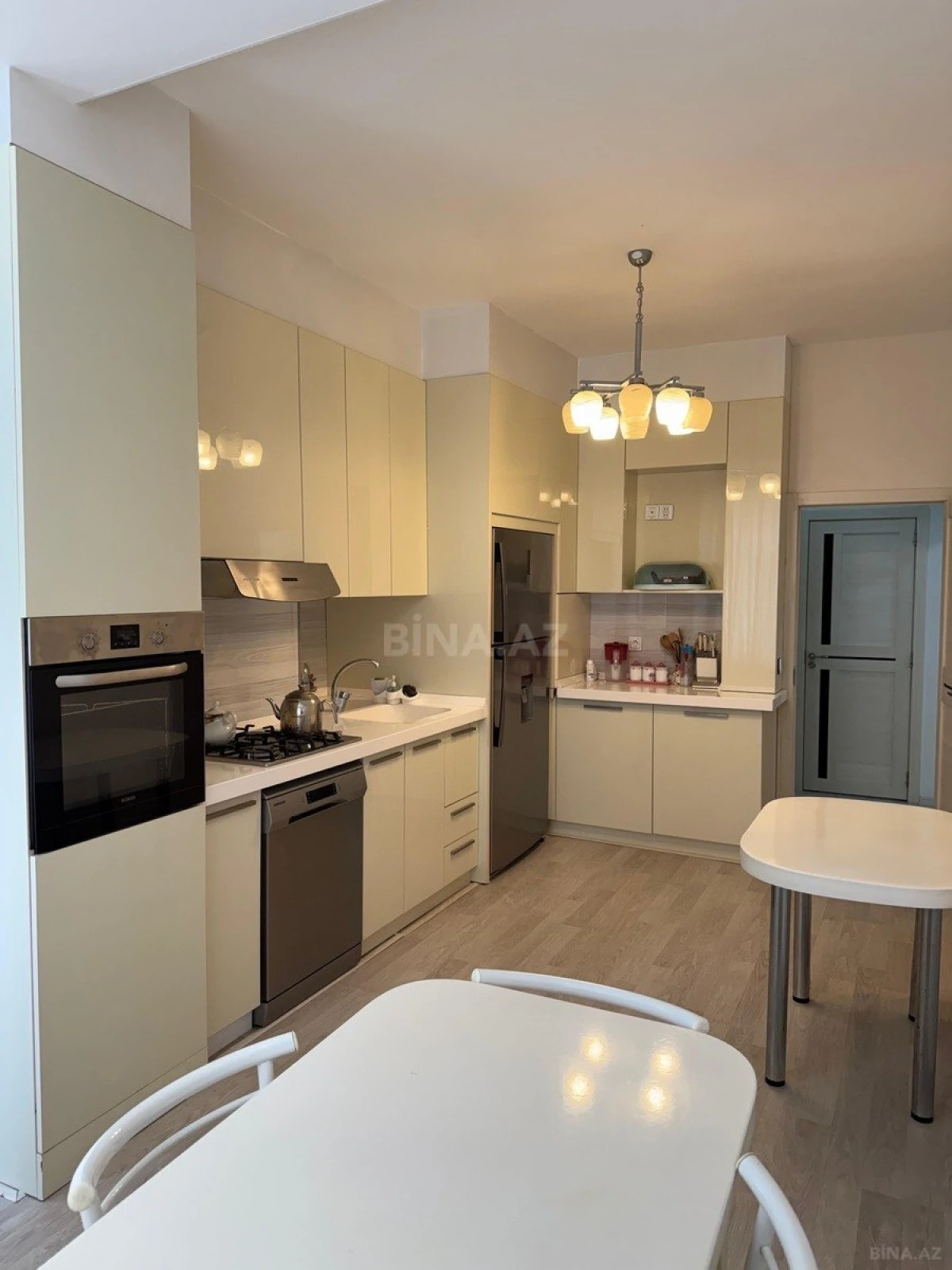 Satılır 3 otaqlı mənzil 120 m²