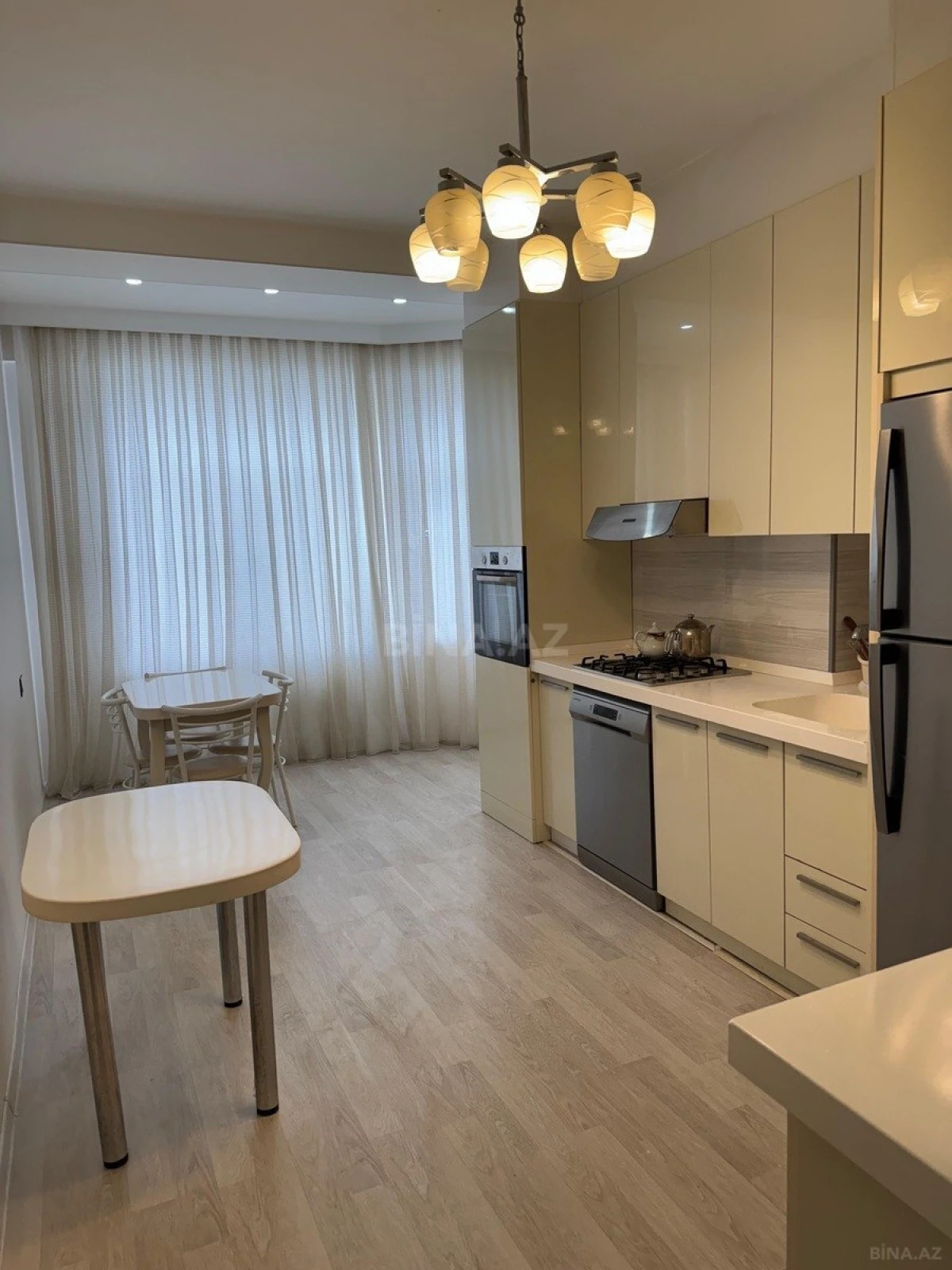 Satılır 3 otaqlı mənzil 120 m²