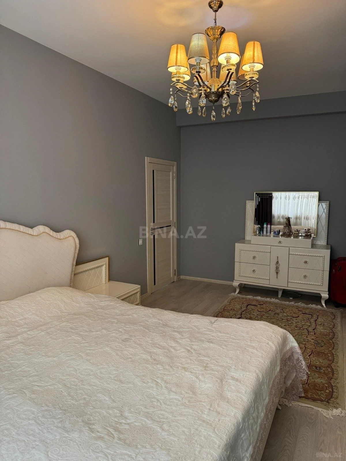 Satılır 3 otaqlı mənzil 120 m²