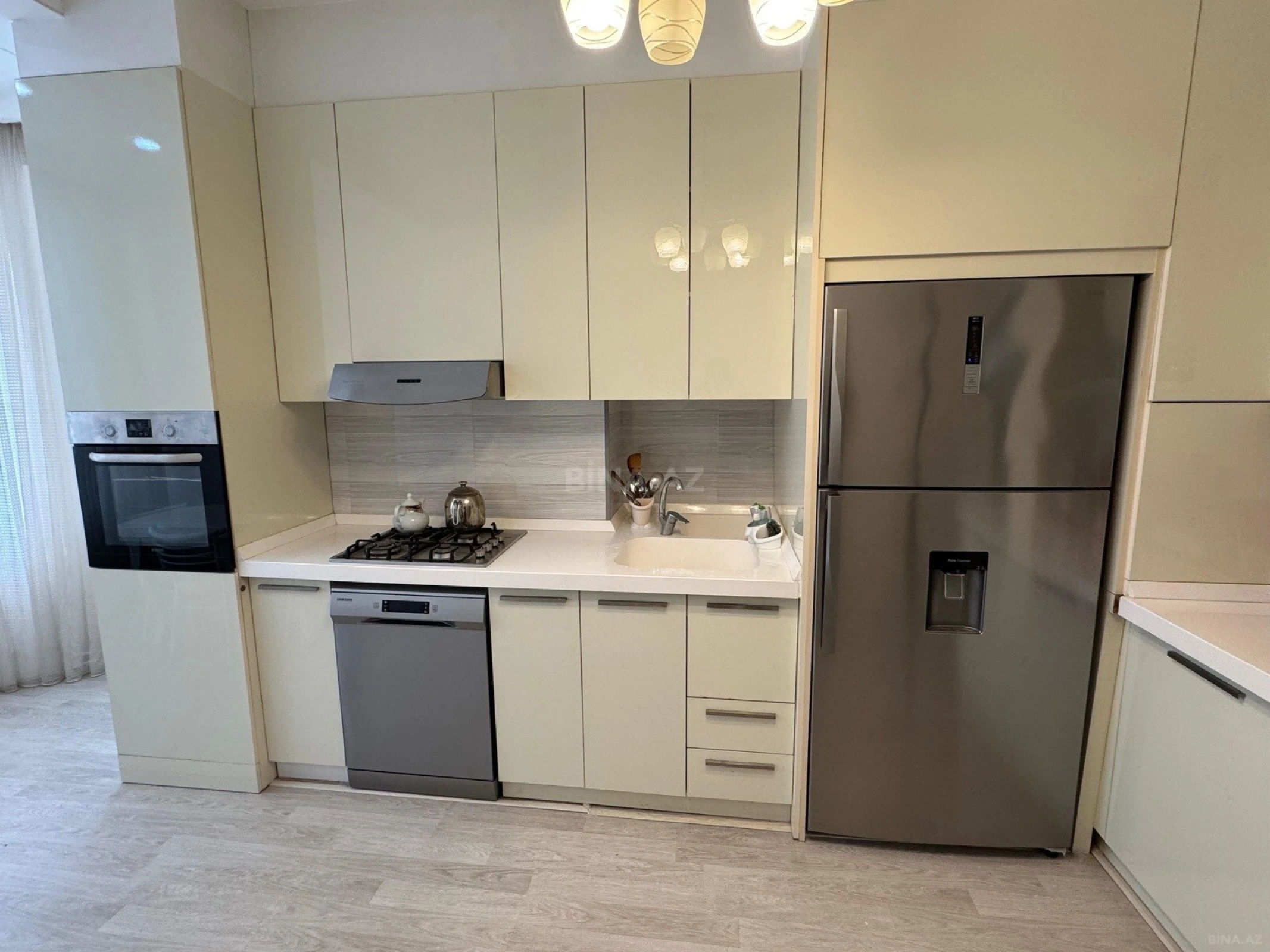 Satılır 3 otaqlı mənzil 120 m²