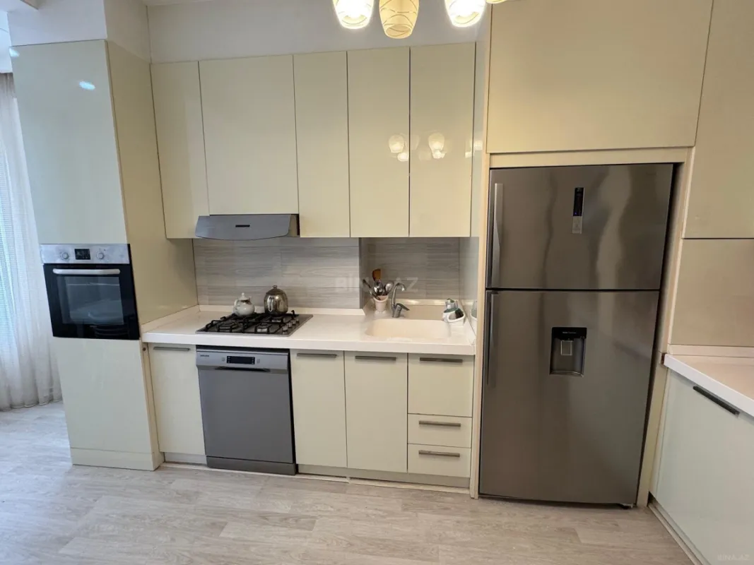 Satılır 3 otaqlı mənzil 120 m²