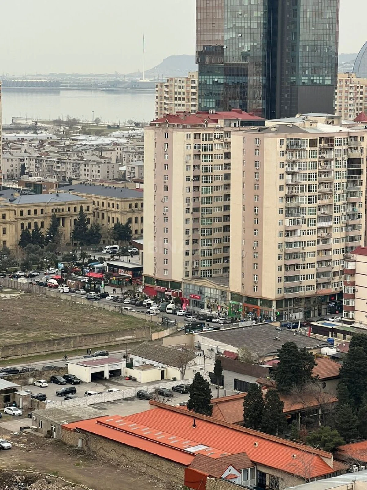 Satılır 4 otaqlı mənzil 152 m²