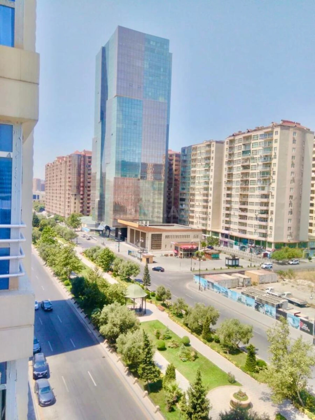 Satılır 4 otaqlı mənzil 152 m²