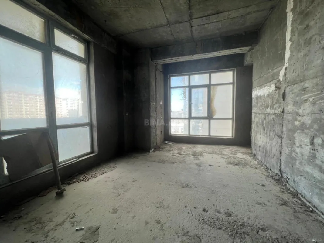 Satılır 4 otaqlı mənzil 152 m²