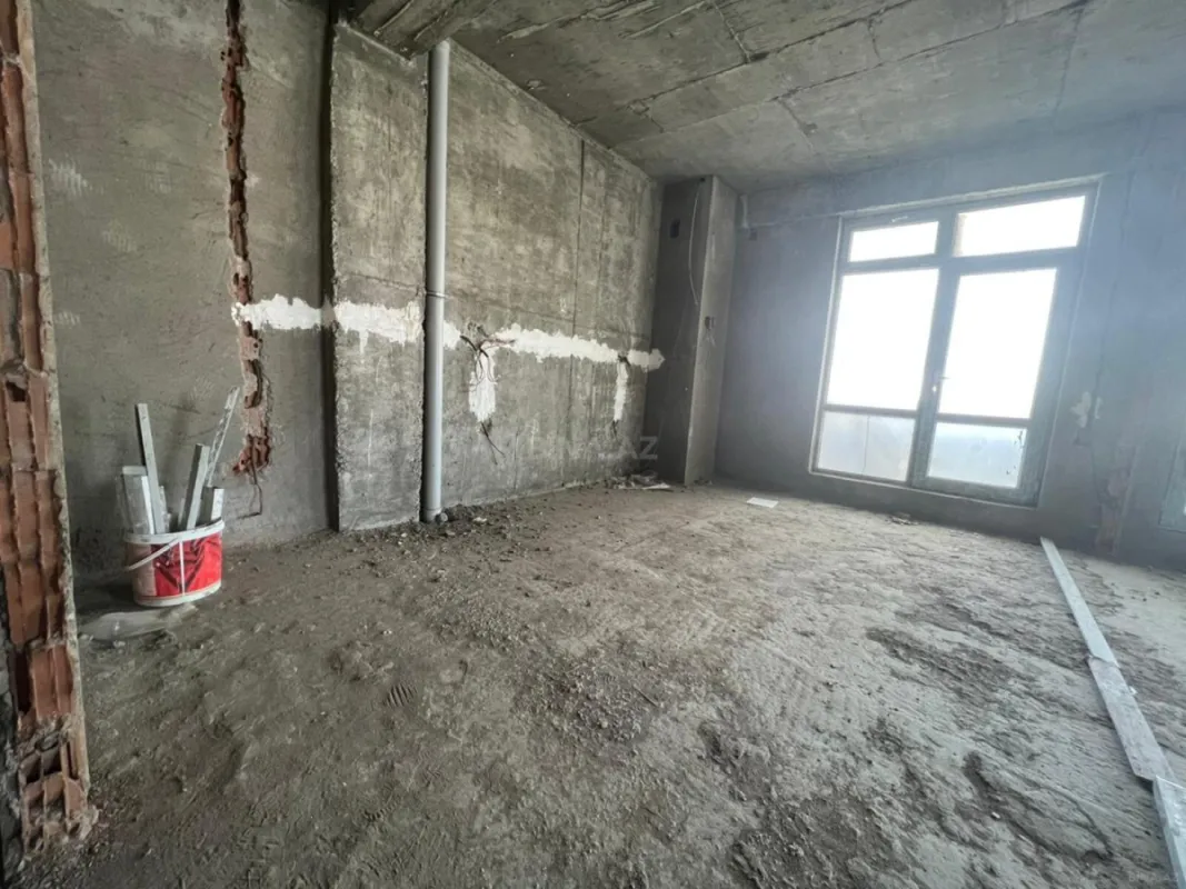 Satılır 4 otaqlı mənzil 152 m²