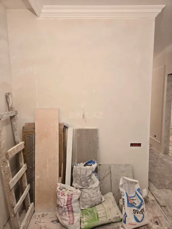 Satılır 3 otaqlı mənzil 137 m²