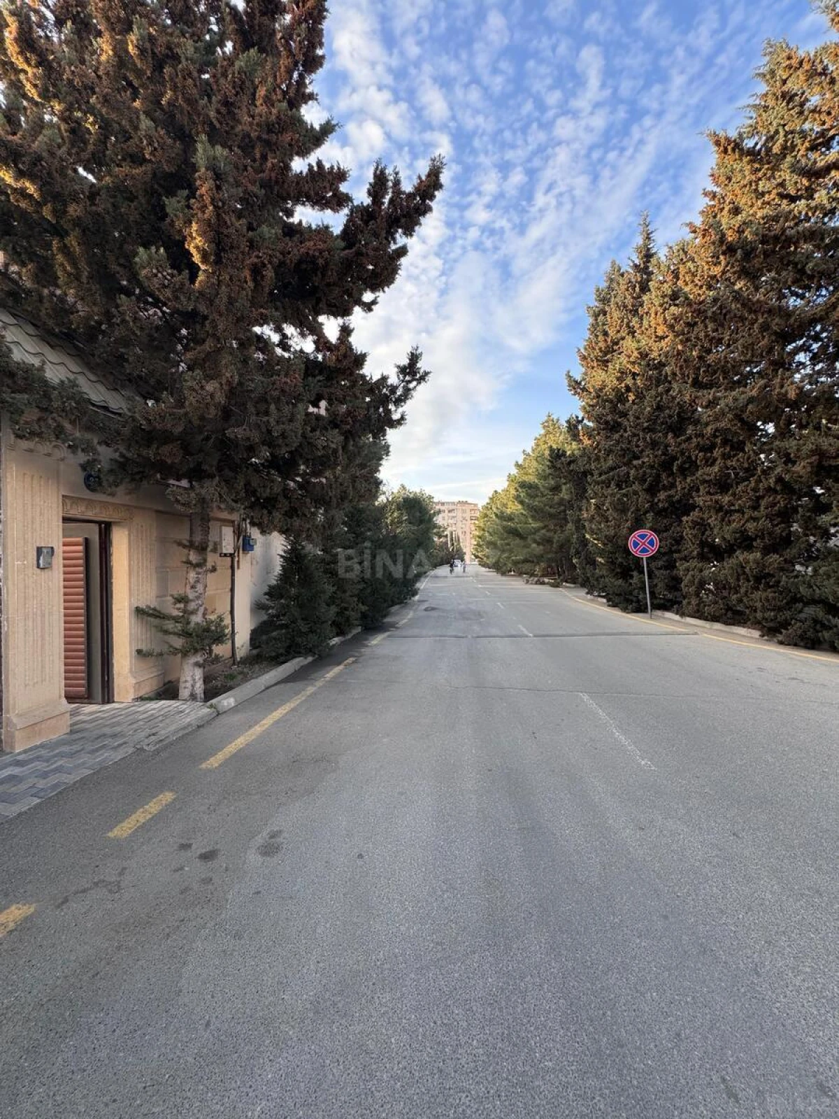 Satılır 8 otaqlı həyət evi 375 m²