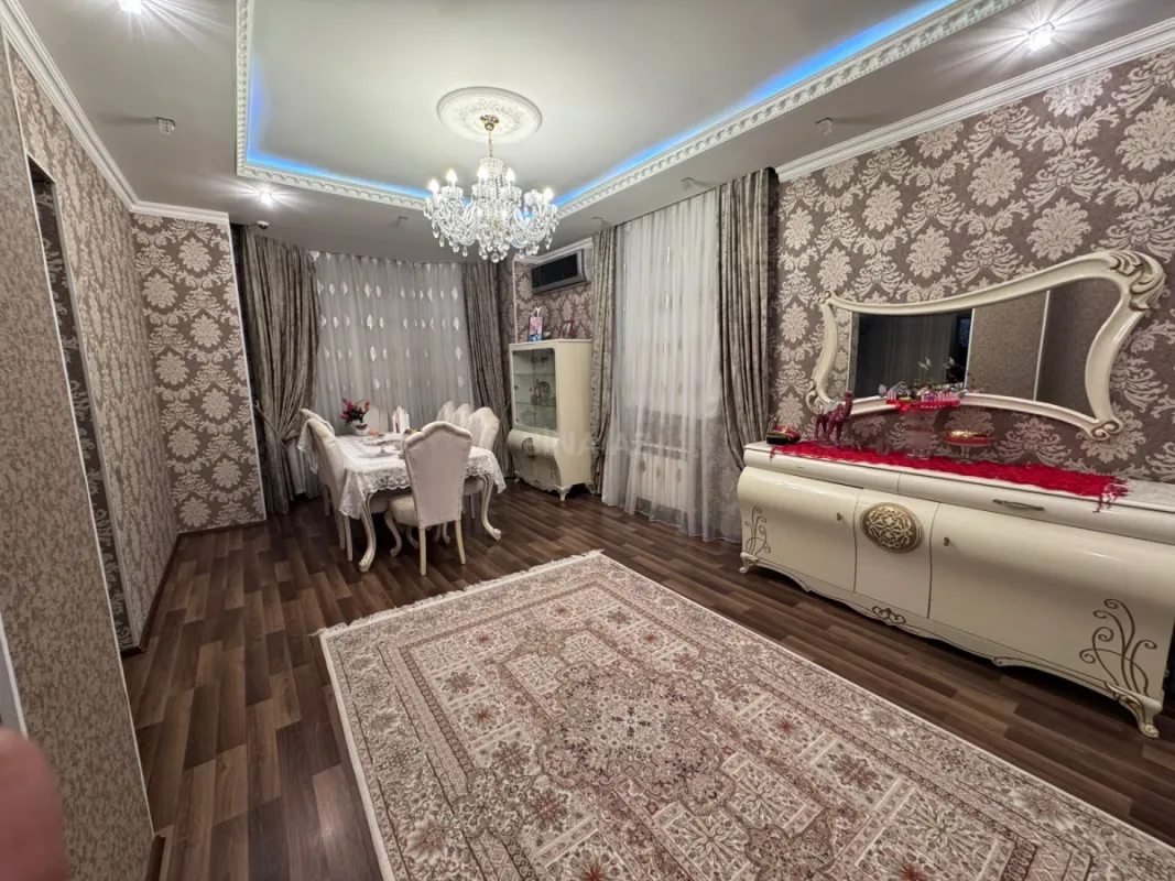 Satılır 8 otaqlı həyət evi 375 m²
