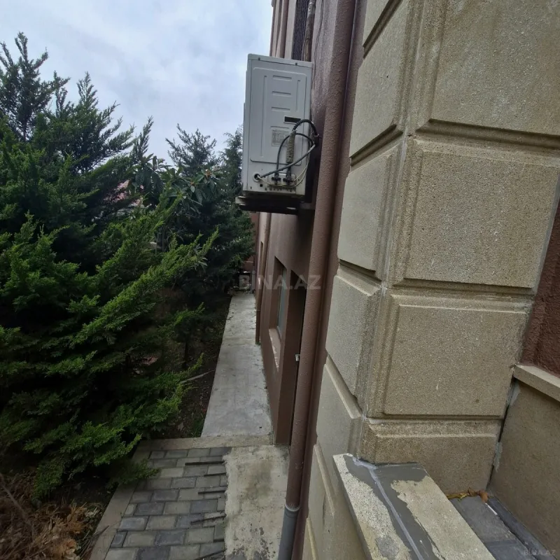 Satılır 8 otaqlı həyət evi 375 m²