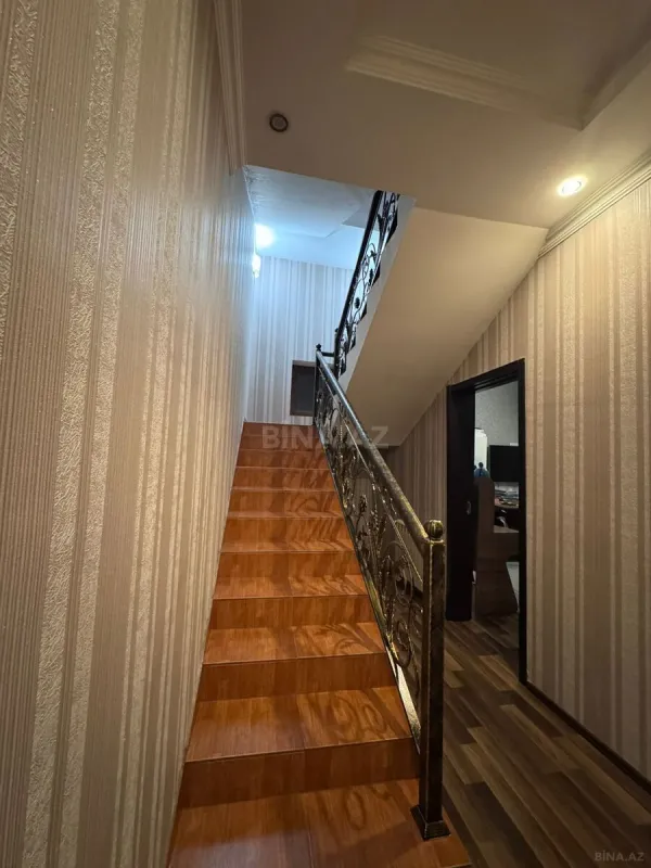 Satılır 8 otaqlı həyət evi 375 m²
