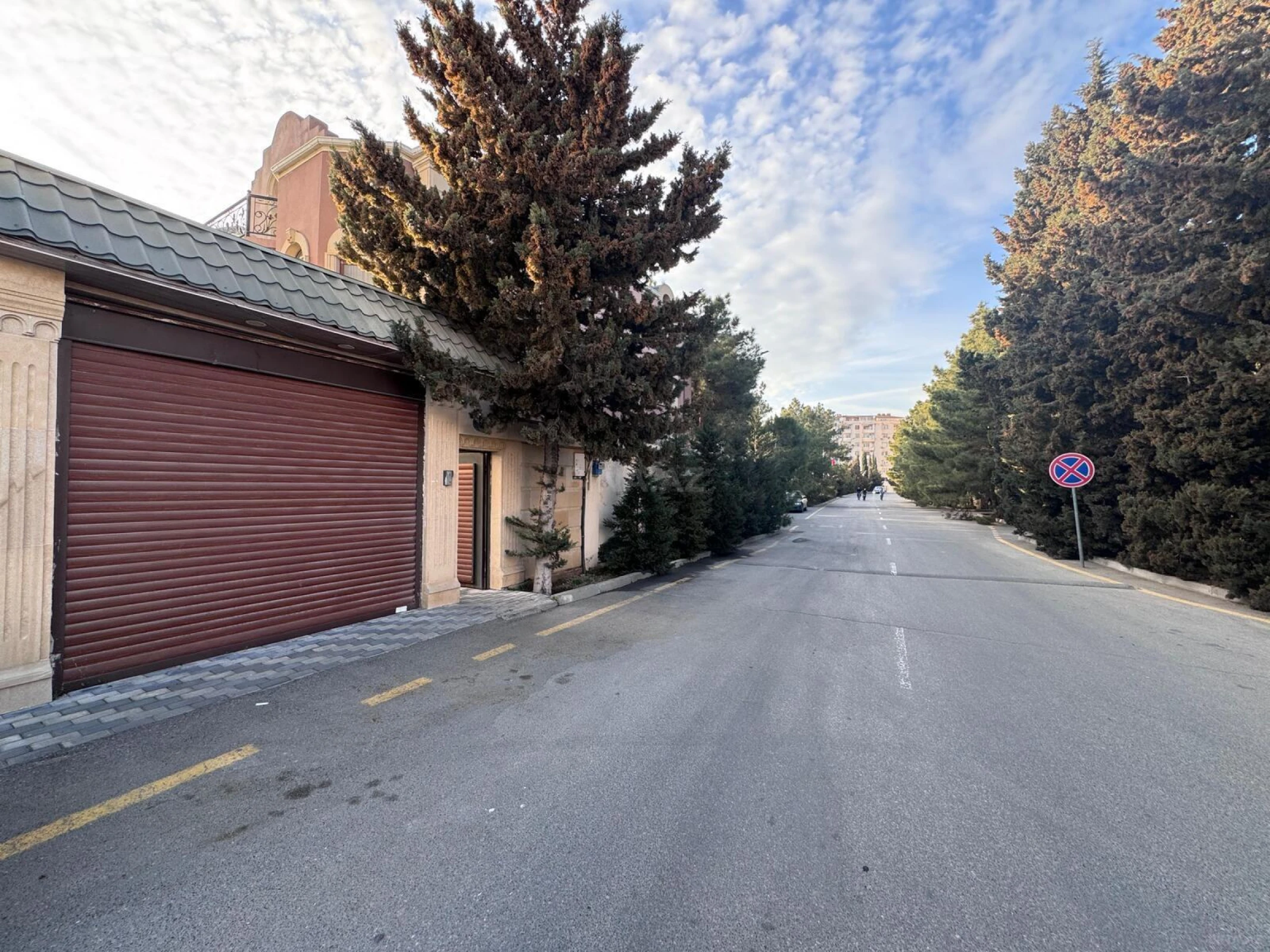 Satılır 8 otaqlı həyət evi 375 m²