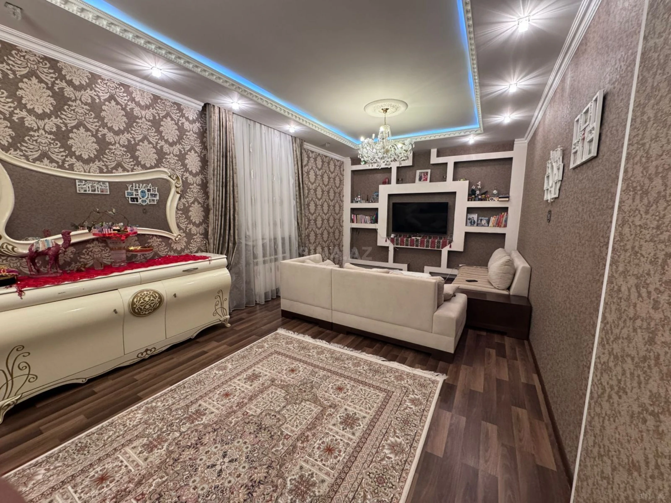 Satılır 8 otaqlı həyət evi 375 m²