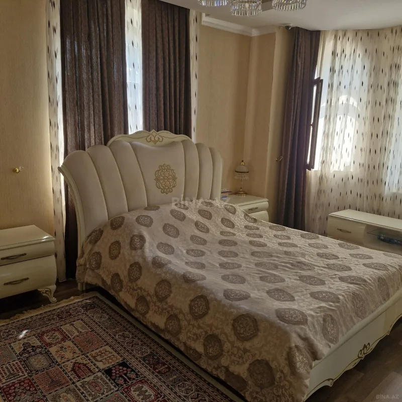 Satılır 8 otaqlı həyət evi 375 m²