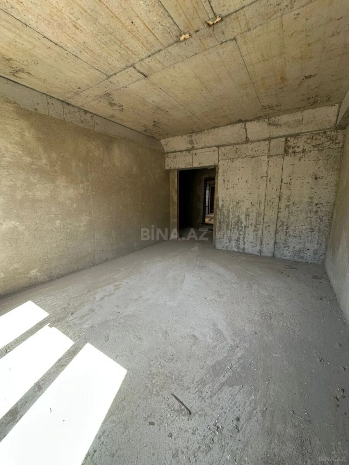 Satılır 1 otaqlı mənzil 77 m²