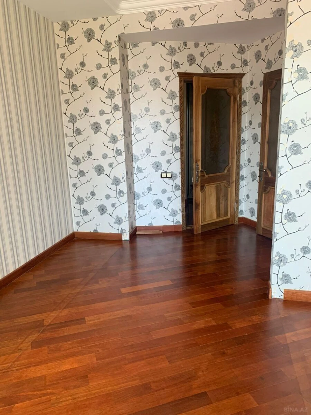 Satılır 3 otaqlı mənzil 123 m²