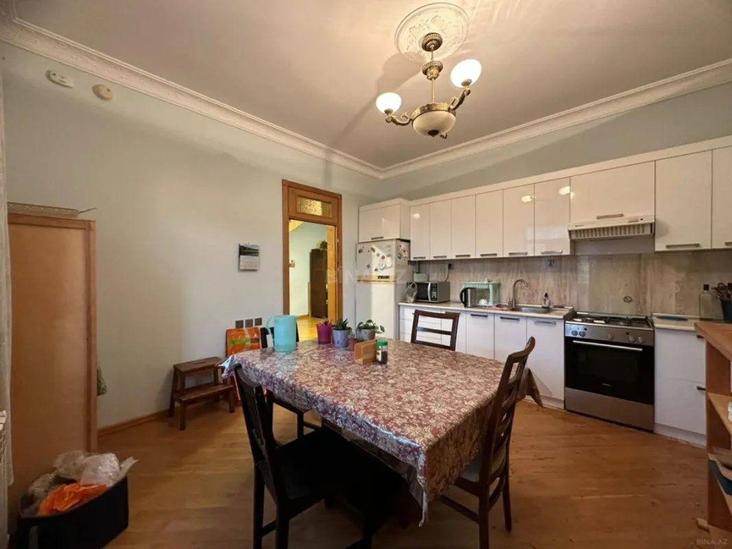 Satılır 6 otaqlı həyət evi 270 m²