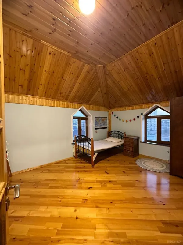 Satılır 6 otaqlı həyət evi 270 m²