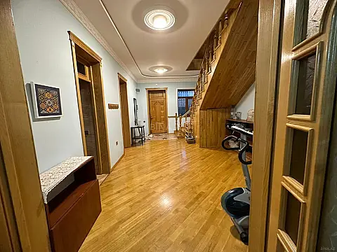 Satılır 6 otaqlı həyət evi 270 m²