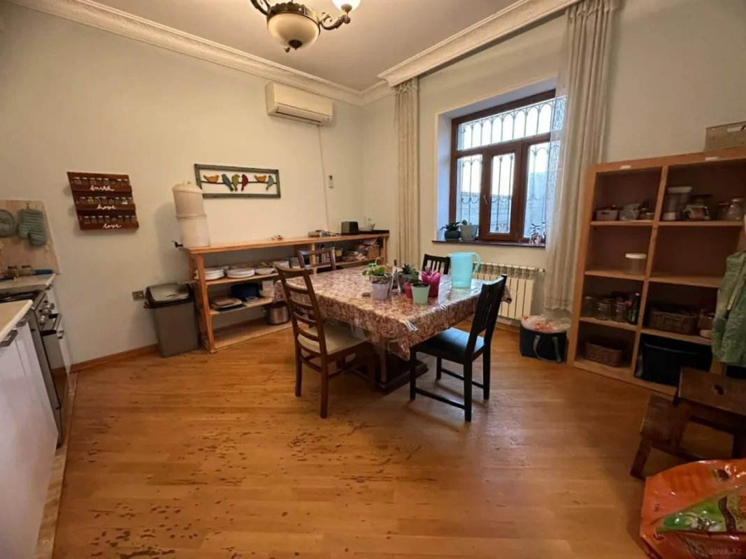 Satılır 6 otaqlı həyət evi 270 m²