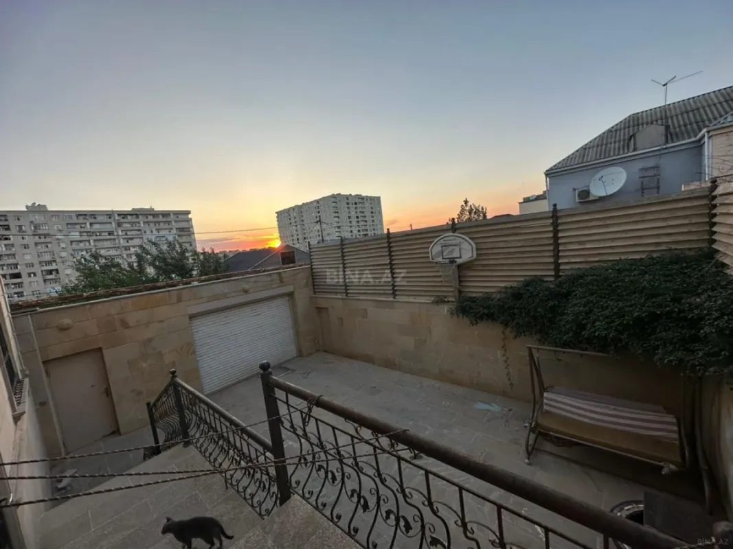 Satılır 6 otaqlı həyət evi 270 m²