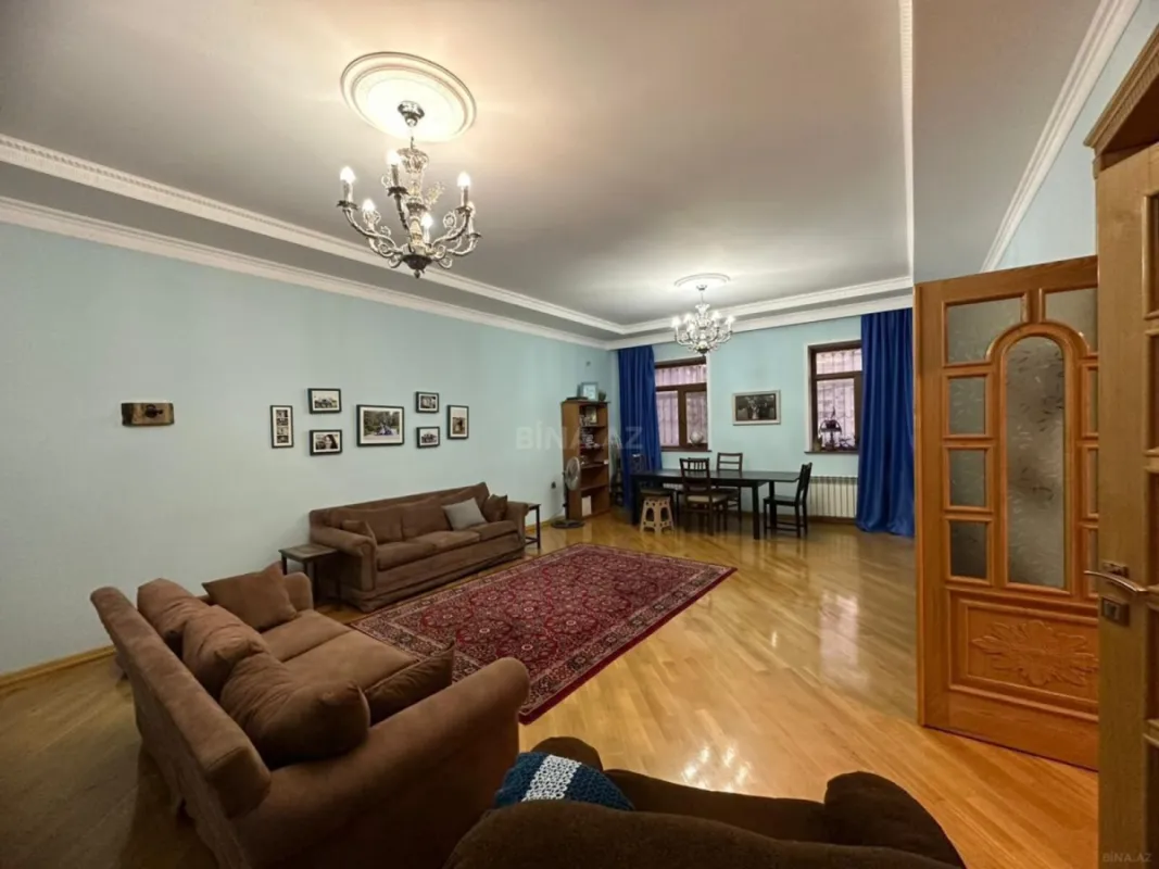 Satılır 6 otaqlı həyət evi 270 m²