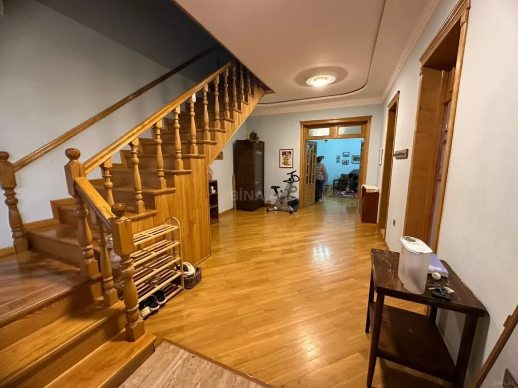 Satılır 6 otaqlı həyət evi 270 m²