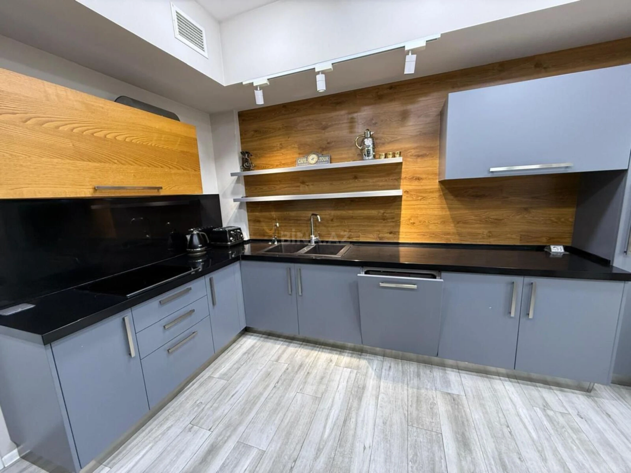 Kirayə verilir 4 otaqlı mənzil 190 m²
