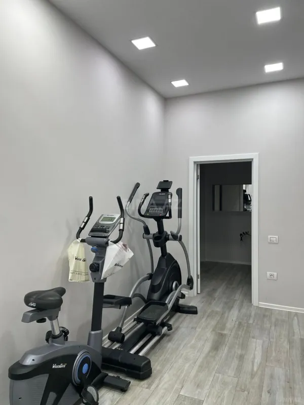 Kirayə verilir 4 otaqlı mənzil 190 m²