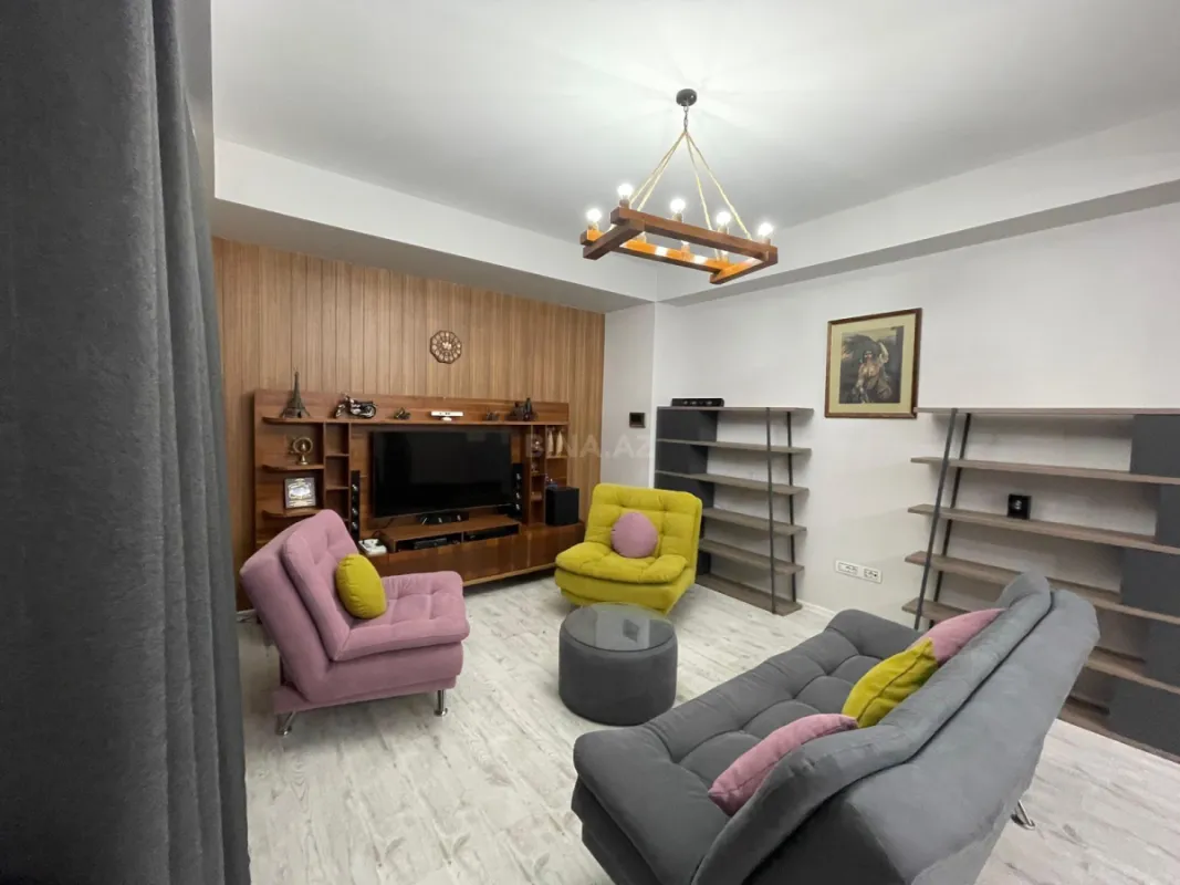 Kirayə verilir 4 otaqlı mənzil 190 m²