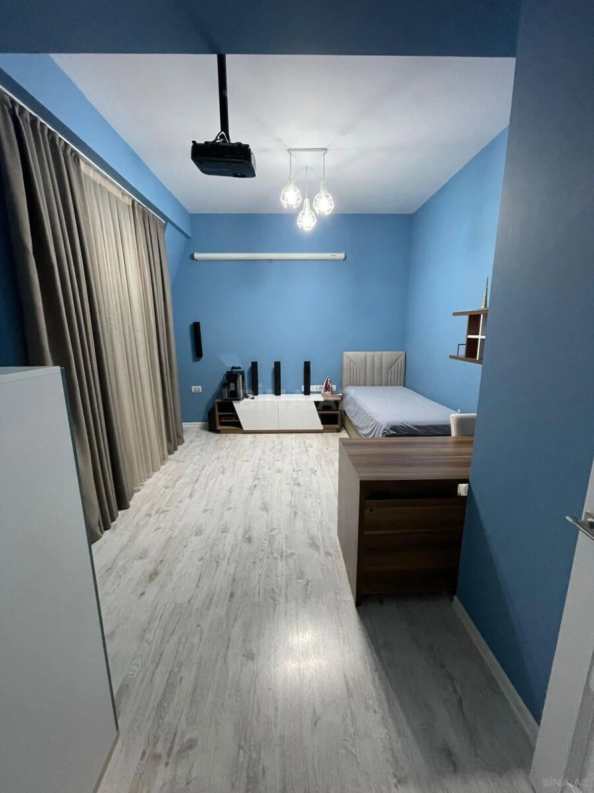 Kirayə verilir 4 otaqlı mənzil 190 m²