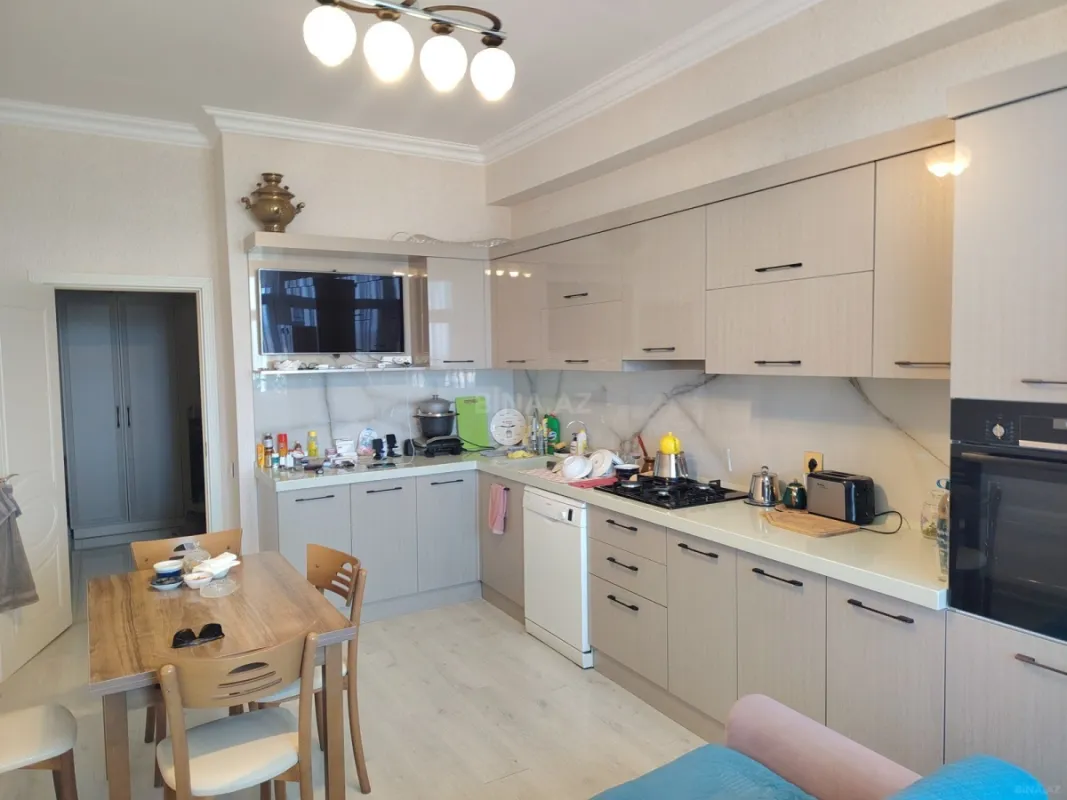 Satılır 3 otaqlı mənzil 150 m²