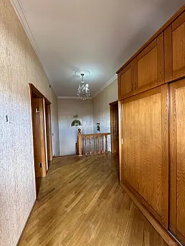 Kirayə verilir 8 otaqlı həyət evi 305 m²