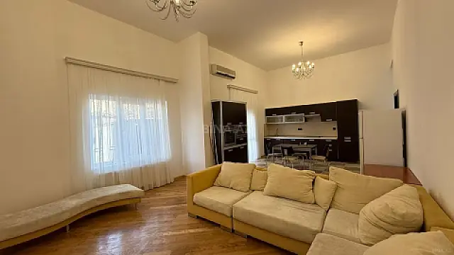 Kirayə verilir 2 otaqlı mənzil 80 m²