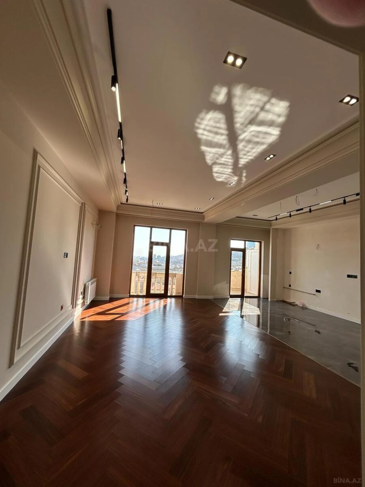 Satılır 3 otaqlı mənzil 145 m²
