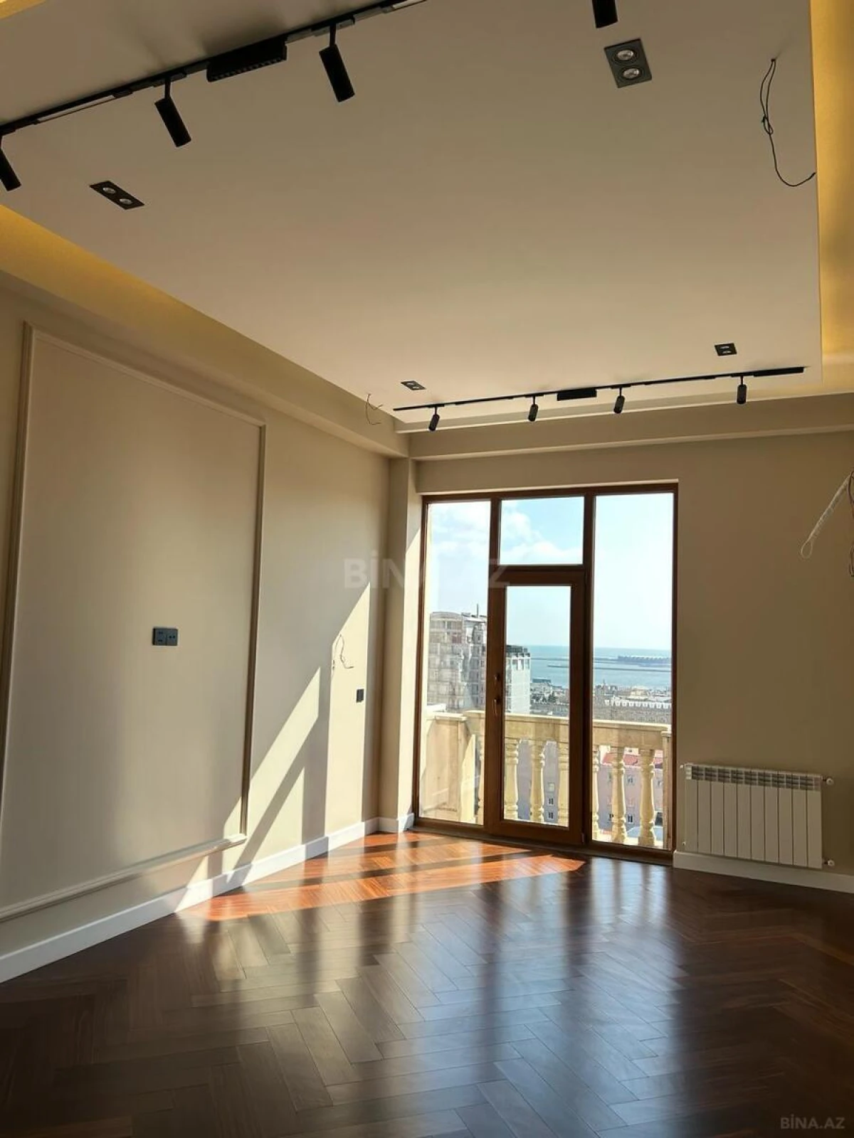 Satılır 3 otaqlı mənzil 145 m²