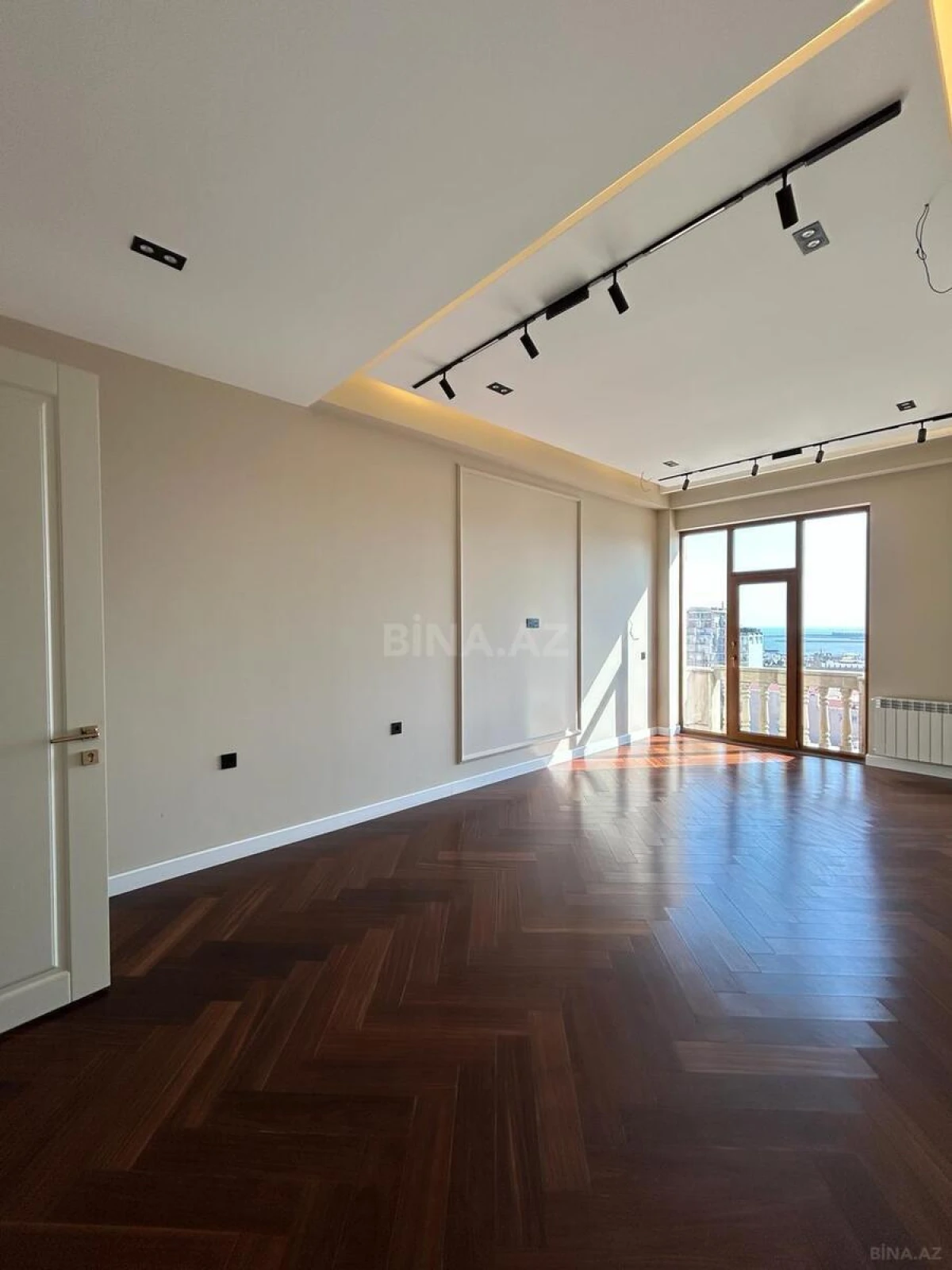 Satılır 3 otaqlı mənzil 145 m²