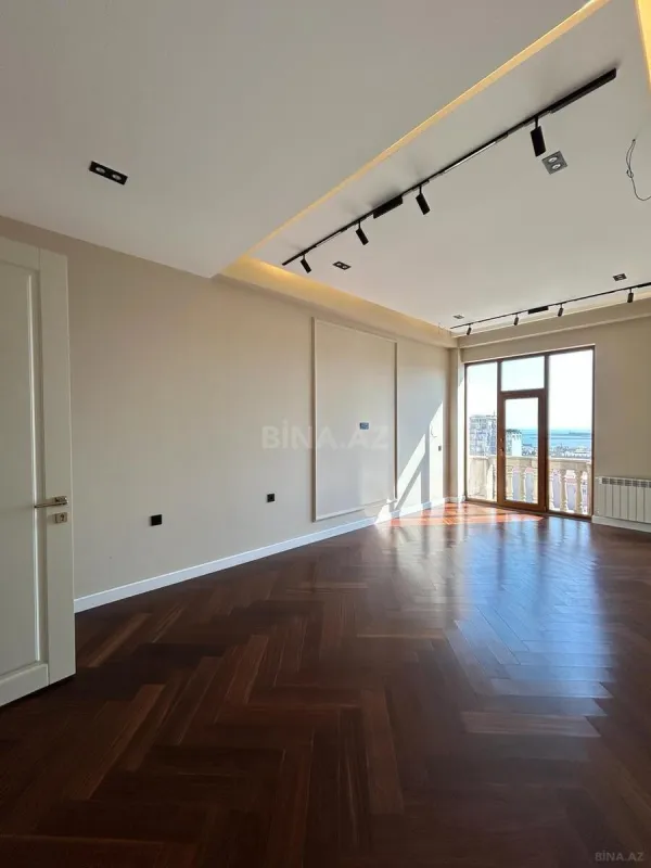 Satılır 3 otaqlı mənzil 145 m²