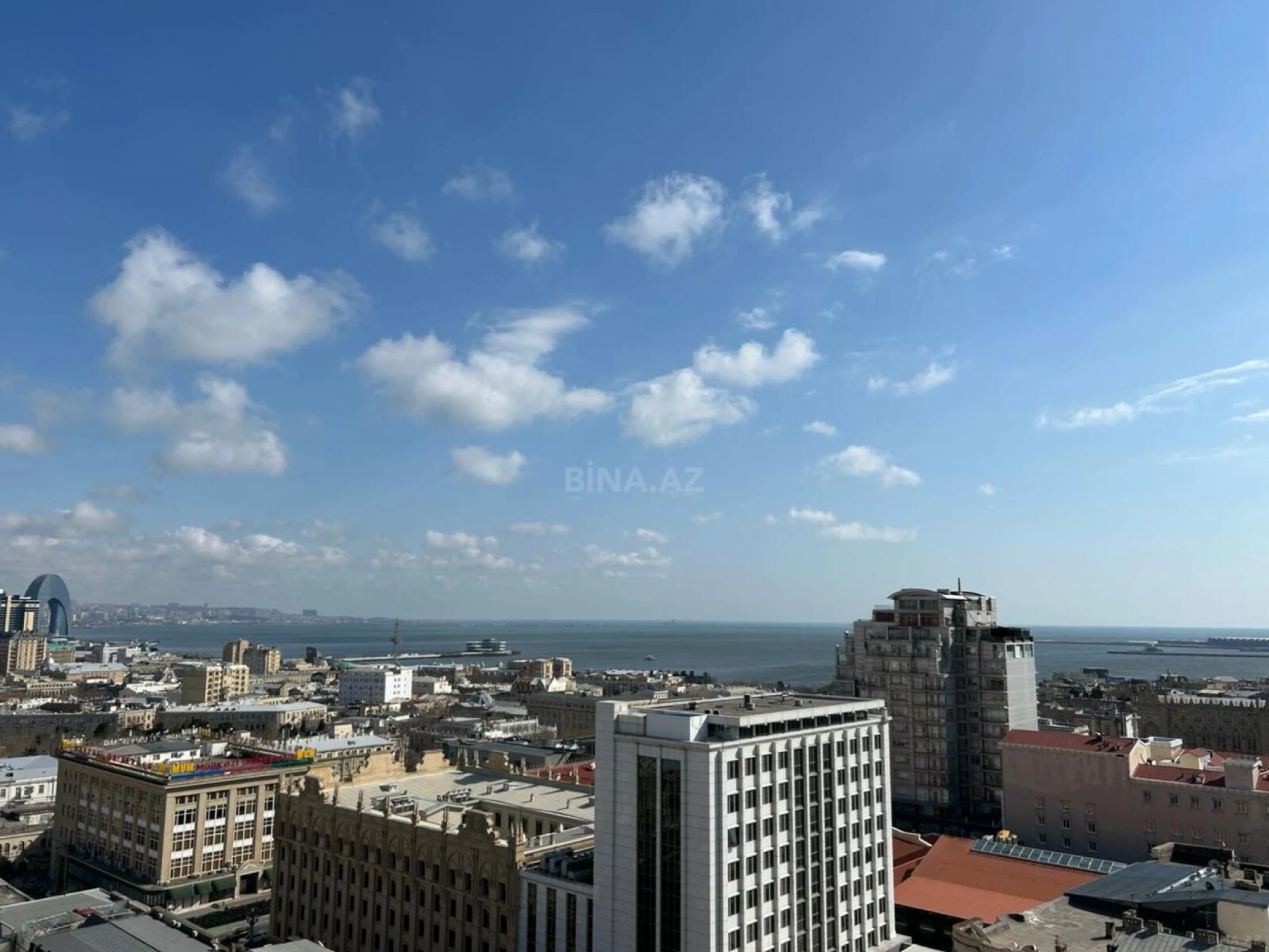 Satılır 3 otaqlı mənzil 145 m²