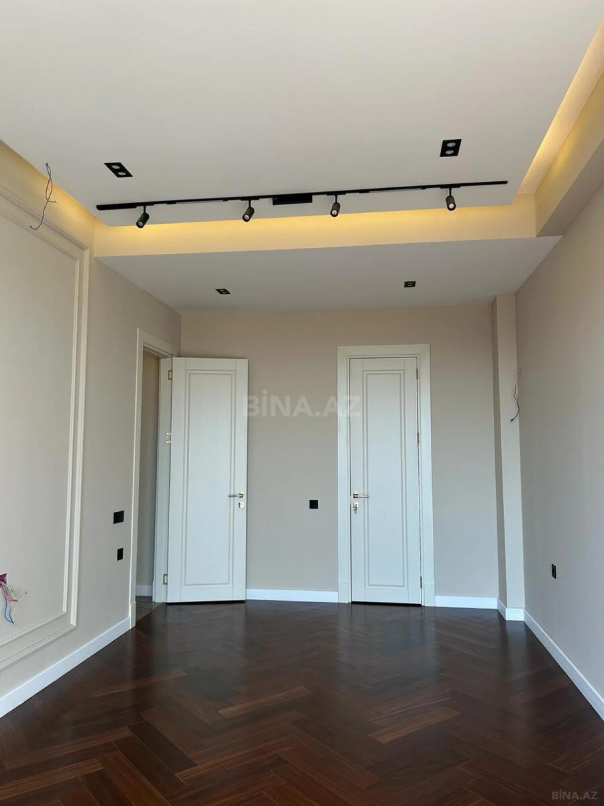 Satılır 3 otaqlı mənzil 145 m²