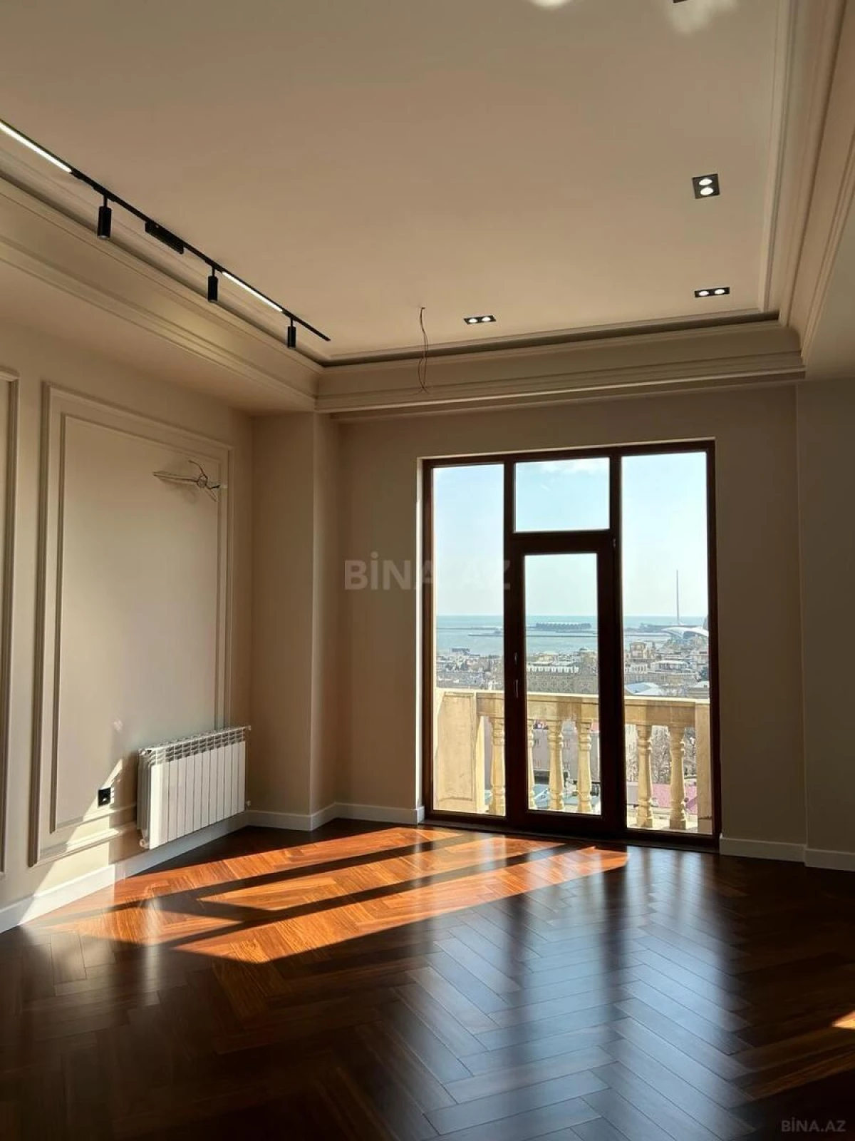 Satılır 3 otaqlı mənzil 145 m²