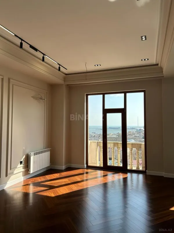 Satılır 3 otaqlı mənzil 145 m²