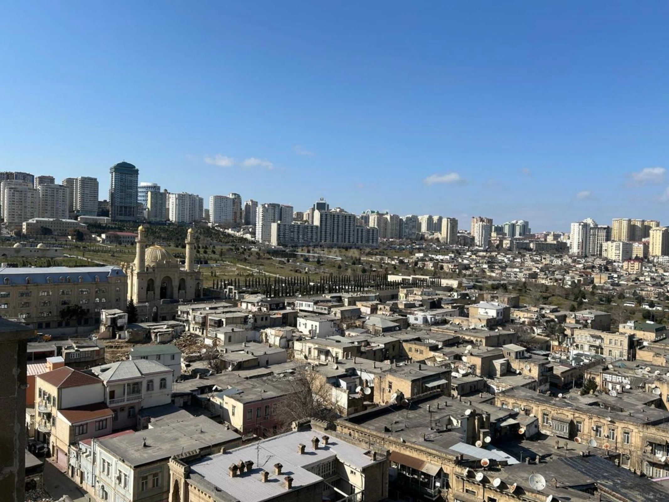 Satılır 3 otaqlı mənzil 145 m²