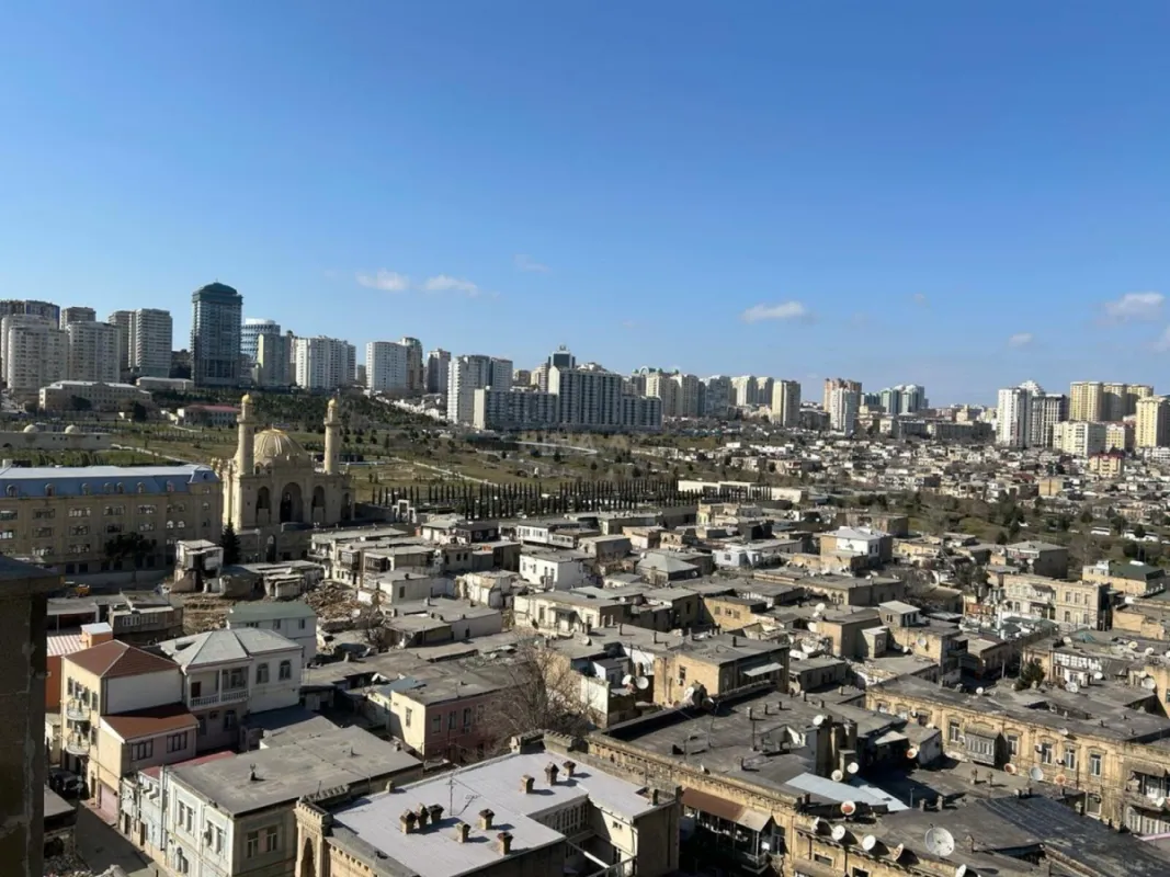 Satılır 3 otaqlı mənzil 145 m²